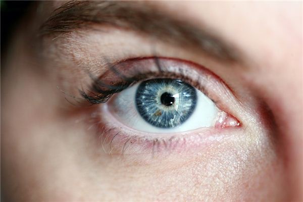 令人瞠目
:眼皮跳是什么征兆？